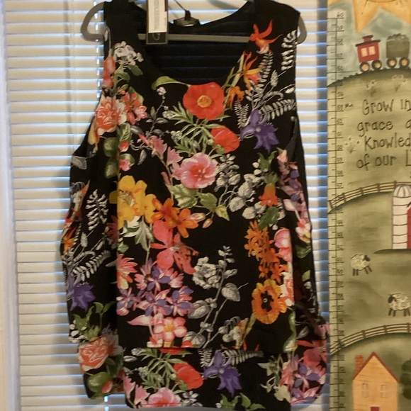 DG2 by Diane Gilman Floral Black Top - Picture 2 of 6